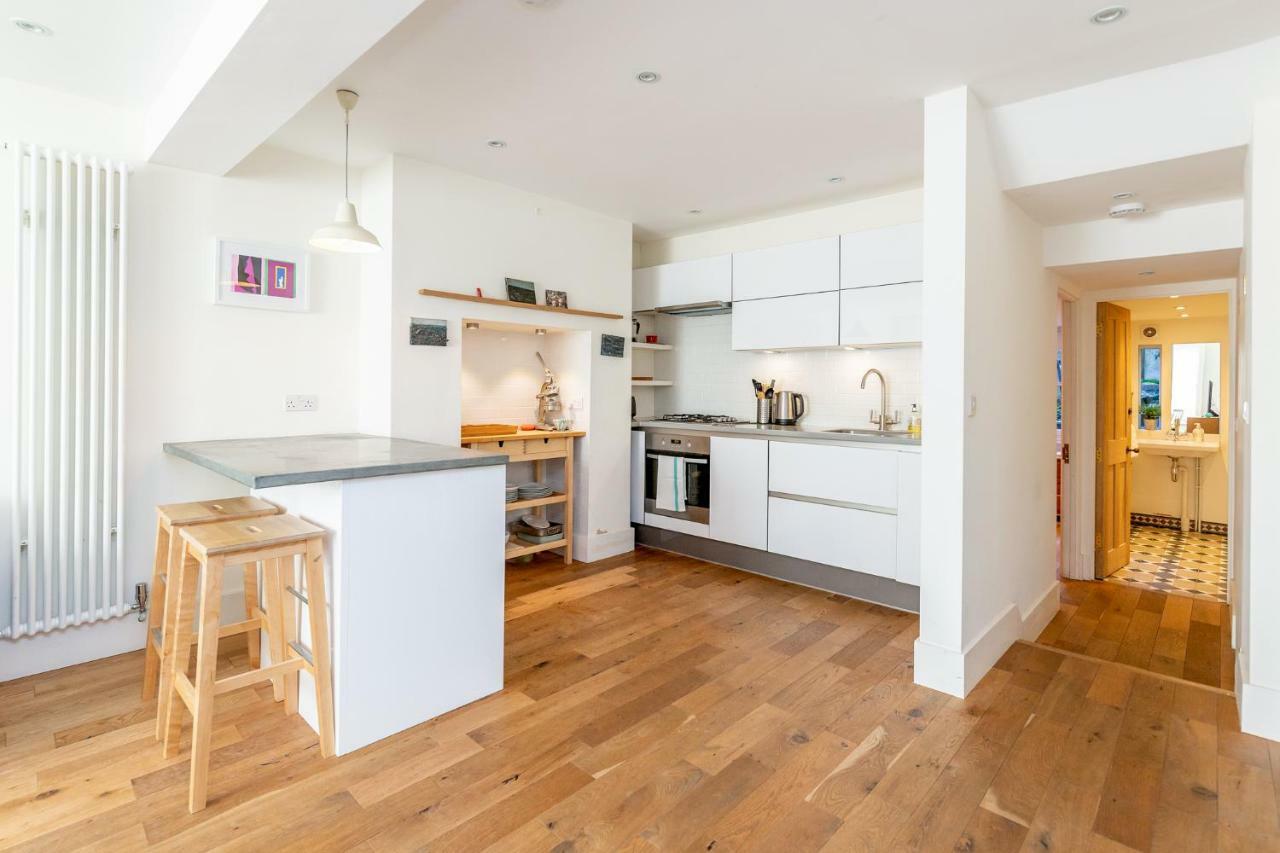 Appartamento Bonnington Gardens - 1 Bed Open Plan Basement Flat *