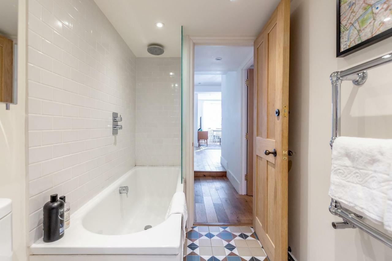 Bonnington Gardens - 1 Bed Open Plan Basement Flat