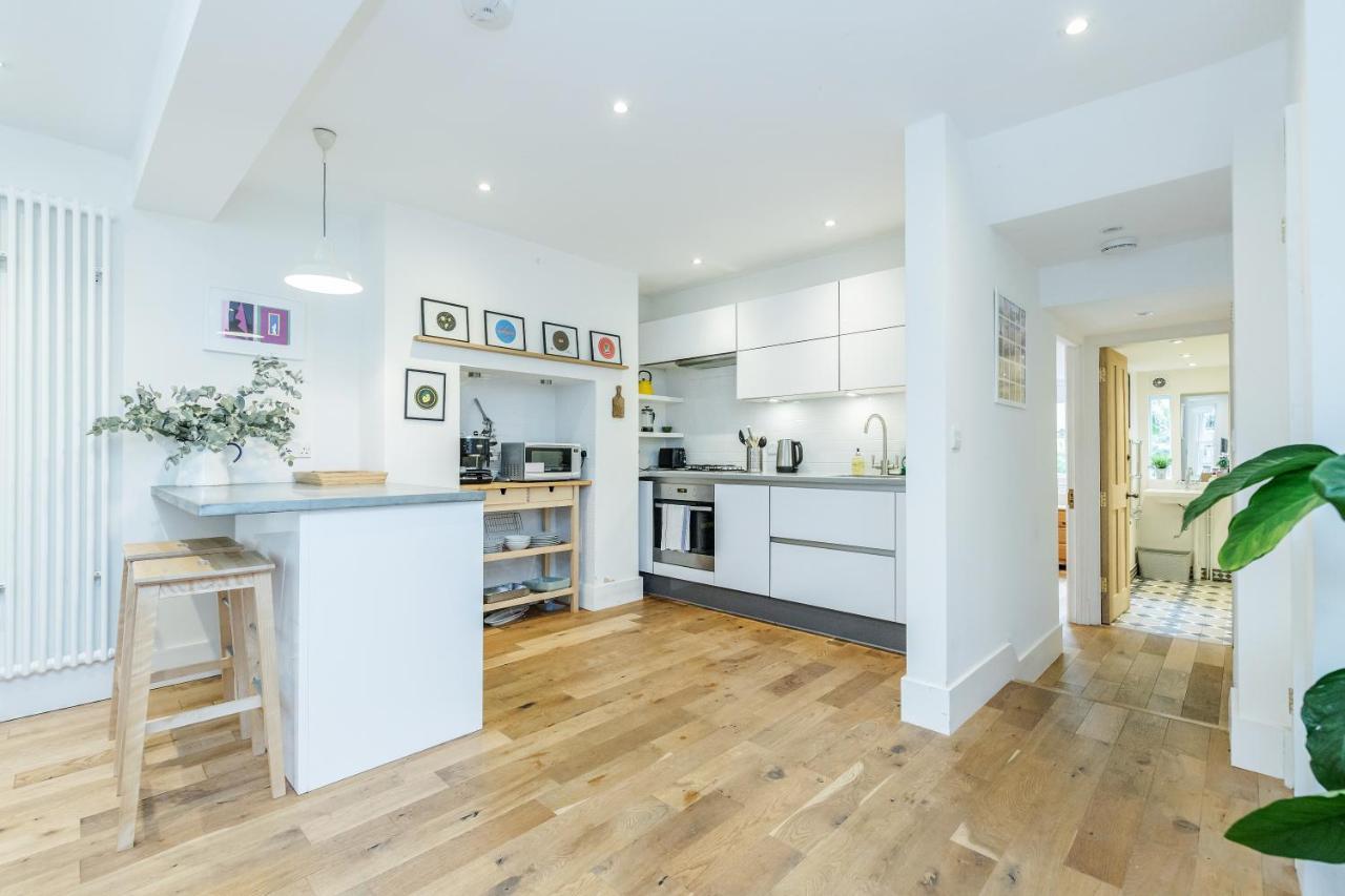 Appartamento Bonnington Gardens - 1 Bed Open Plan Basement Flat Londra